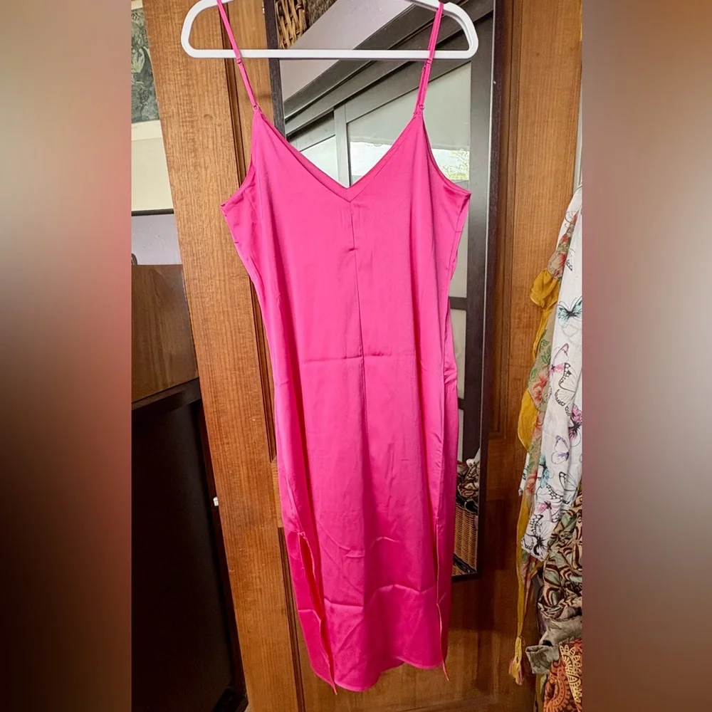 Influencer The Drop Ana Silky V-Neck Midi Slip Dress in Hot Pink Size Medium NWT - Picture 16 of 16